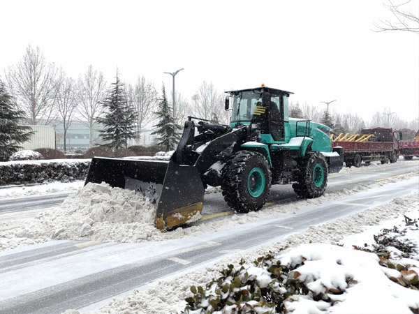 除雪保畅，J9直营集团铁肩路义勇担沉任！